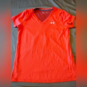 Under Armour women loose heat gear V-neck shirt